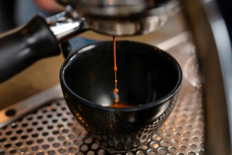 How Five U.S. Cafes Set Their Hours: Closing Time as a Business Decision