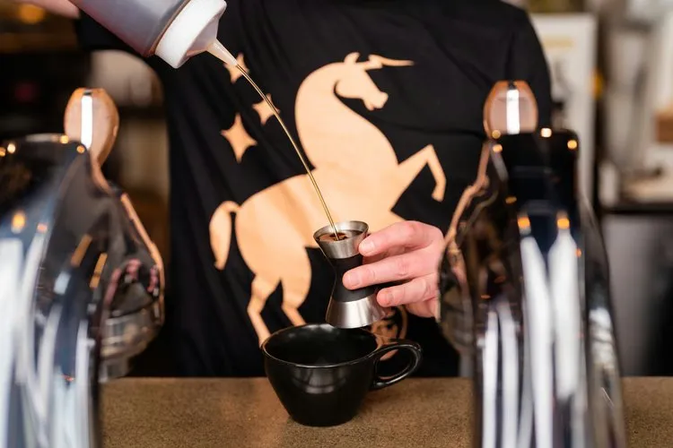 How Five U.S. Cafes Set Their Hours: Closing Time as a Business Decision